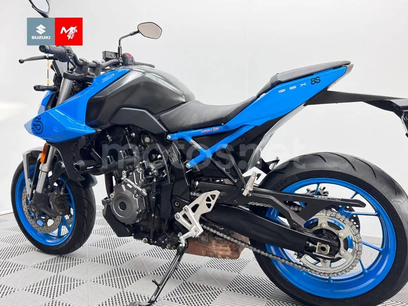 Suzuki GSX-8S - Vista 7