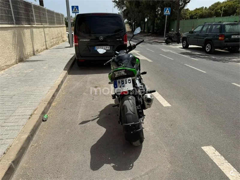Kawasaki Z900 - Vista 3