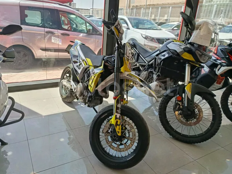 Husqvarna 701 Supermoto 8690 € 2021 Granada - 1