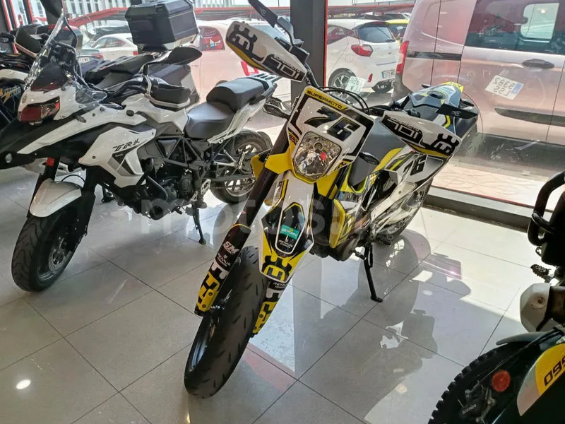 Husqvarna 701 Supermoto - Vista 4