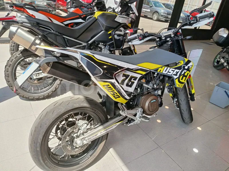 Husqvarna 701 Supermoto - Vista 5