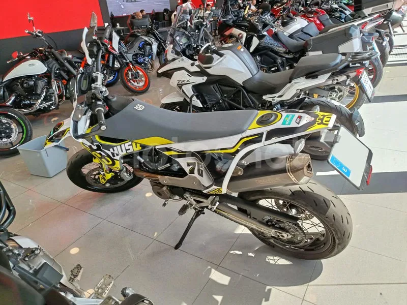 Husqvarna 701 Supermoto - Vista 6