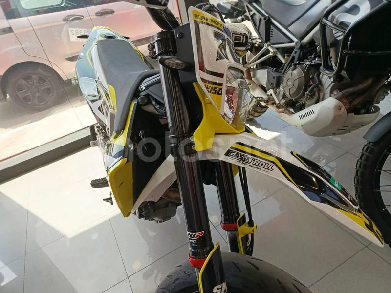 Husqvarna 701 Supermoto - Vista 7