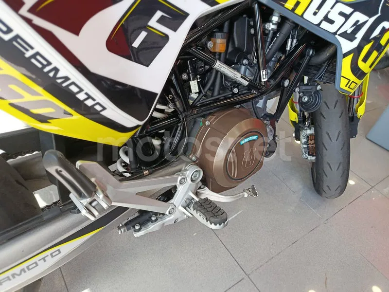 Husqvarna 701 Supermoto - Vista 9