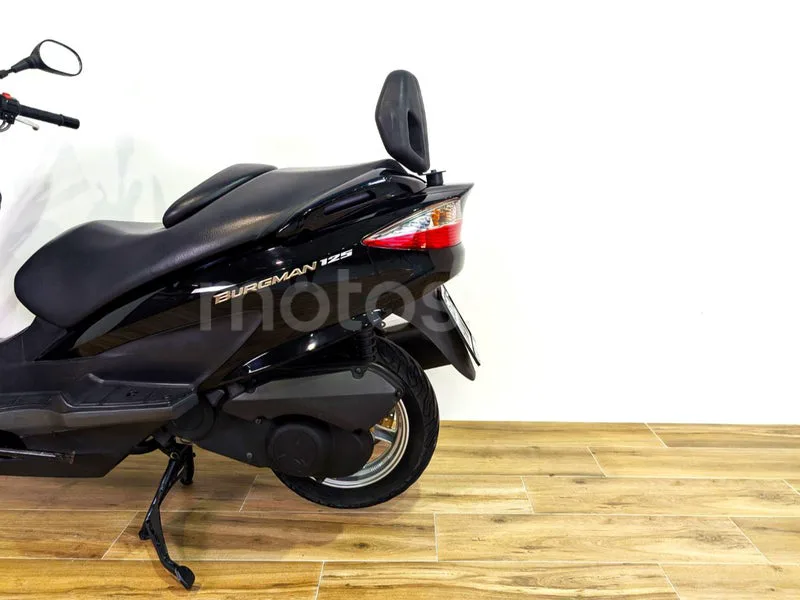 Suzuki Burgman 125 - Vista 9