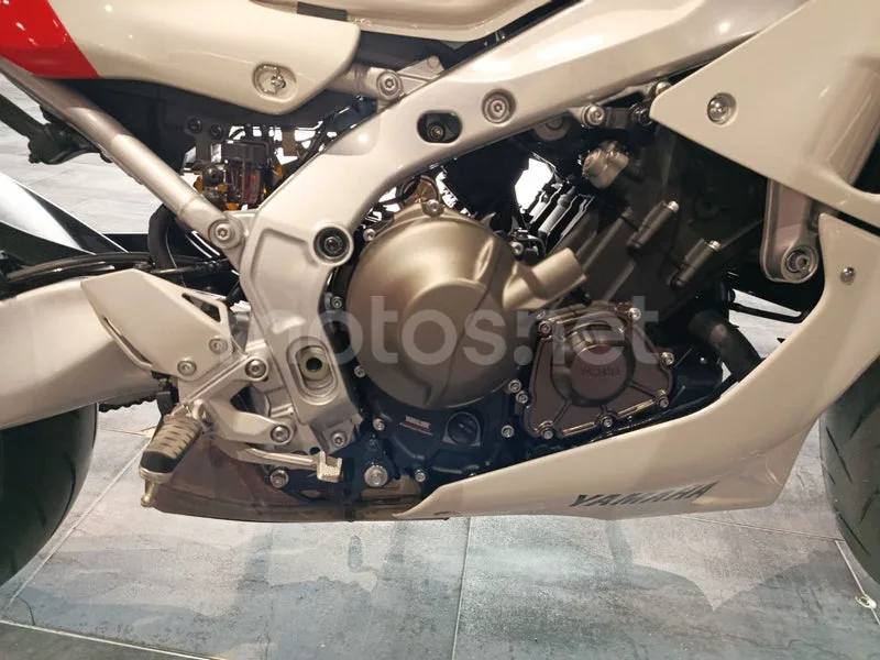 Yamaha XSR900 GP - Vista 12