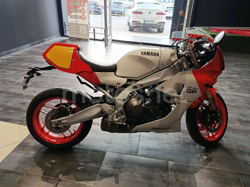 Yamaha XSR900 GP - Vista 5