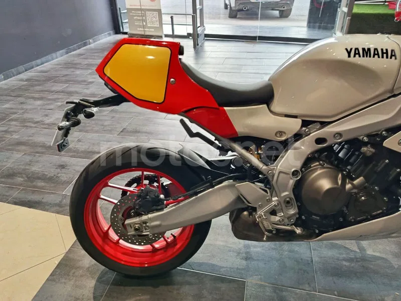 Yamaha XSR900 GP - Vista 9