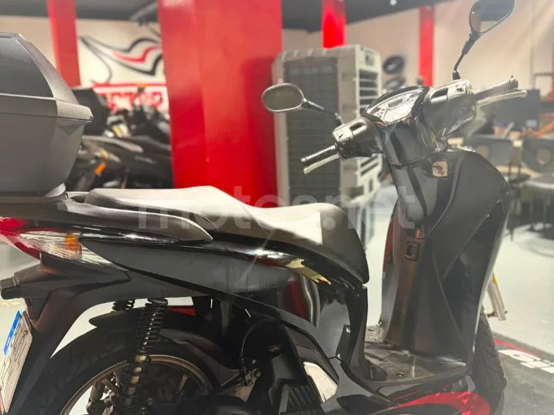 Honda SH125i - Vista 3