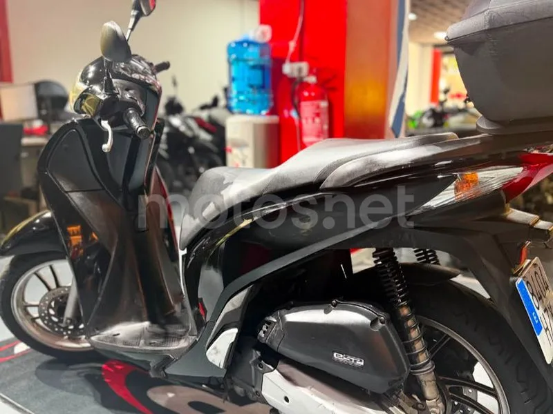 Honda SH125i - Vista 5