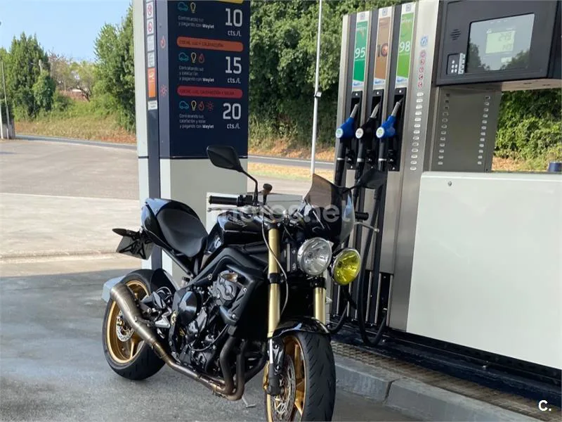 Triumph Street Triple R - Vista 9