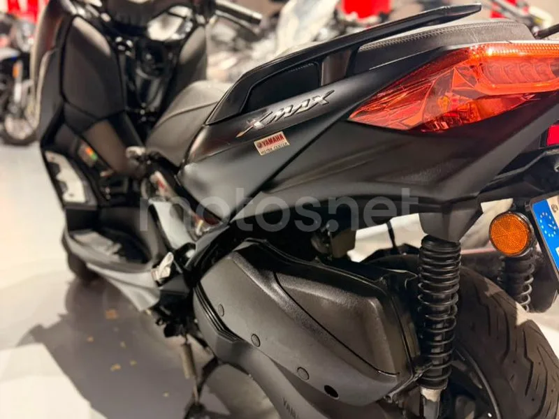 Yamaha XMAX 300 - Vista 4