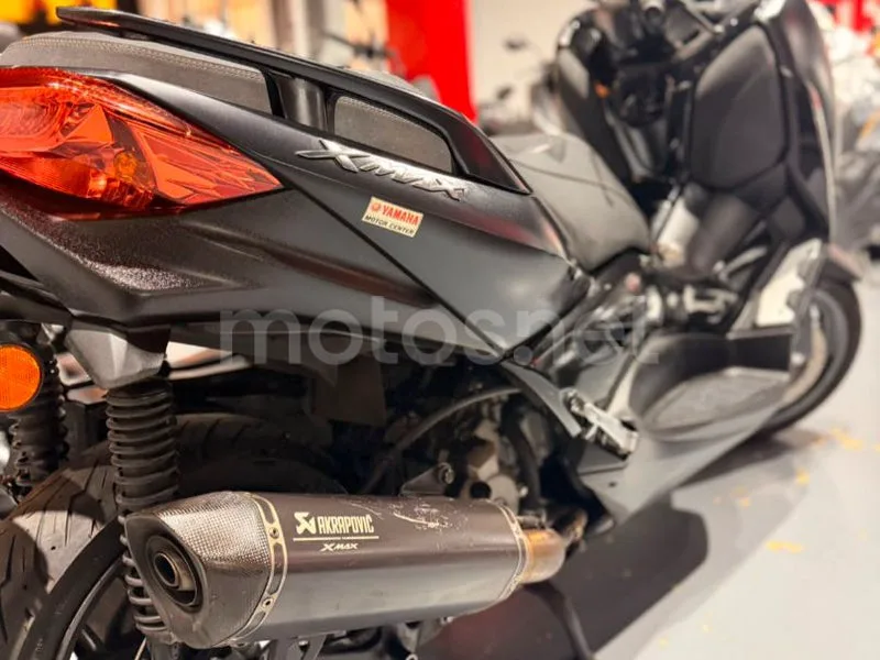 Yamaha XMAX 300 - Vista 5