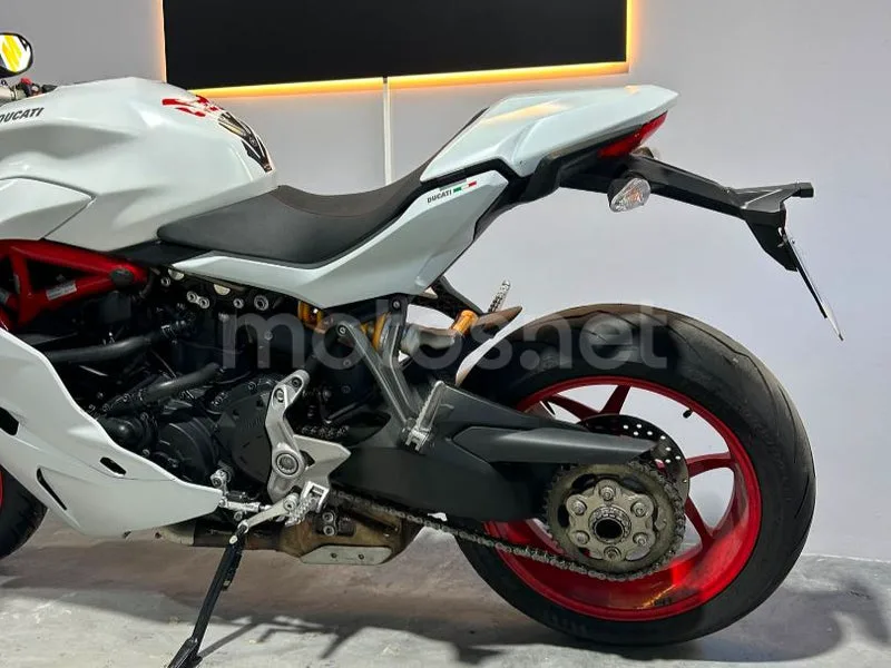 Ducati SuperSport - Vista 3
