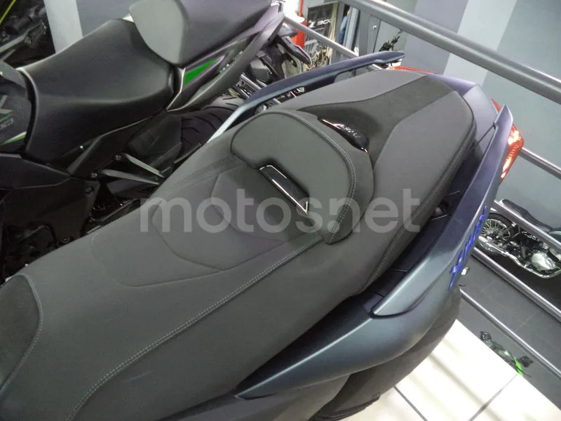 Yamaha XMAX 300 - Vista 6