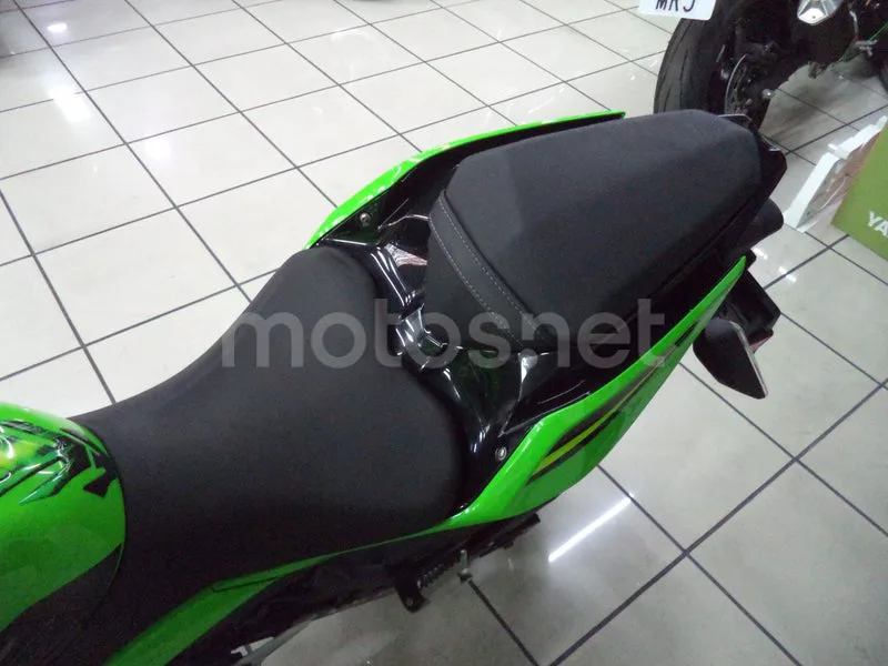 Kawasaki Ninja 400 - Vista 9