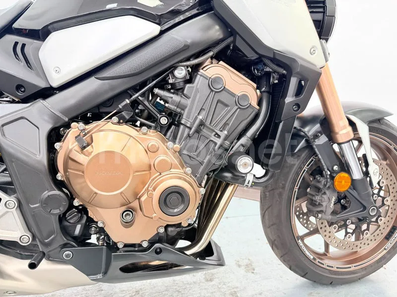 Honda CB650R - Vista 11