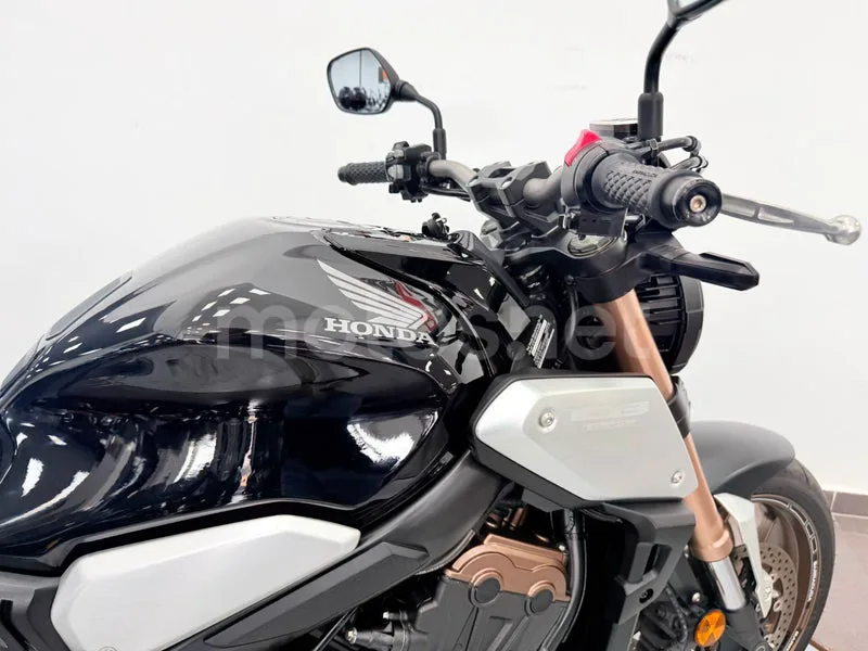 Honda CB650R - Vista 12