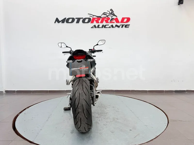 Honda CB650R - Vista 4