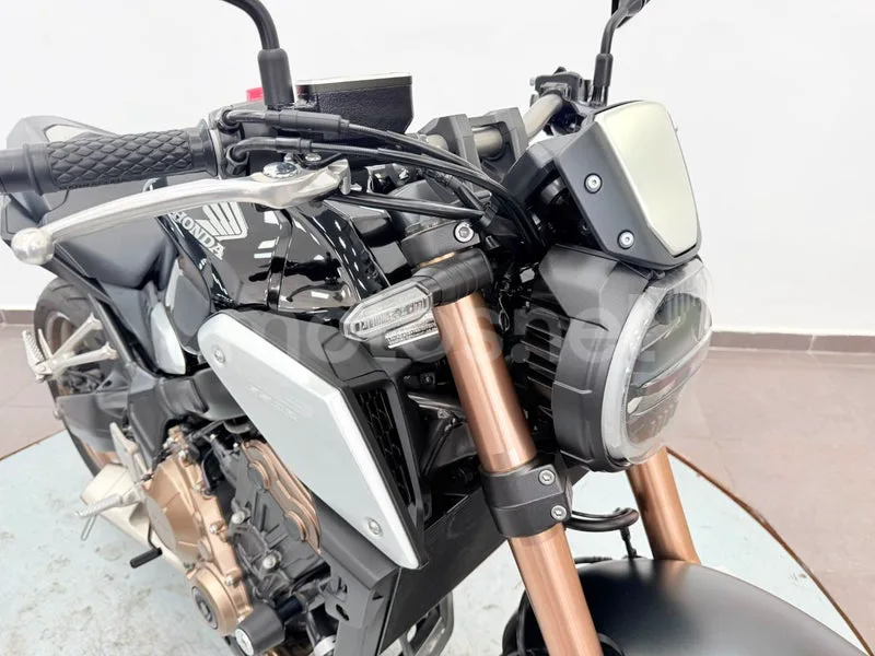 Honda CB650R - Vista 9