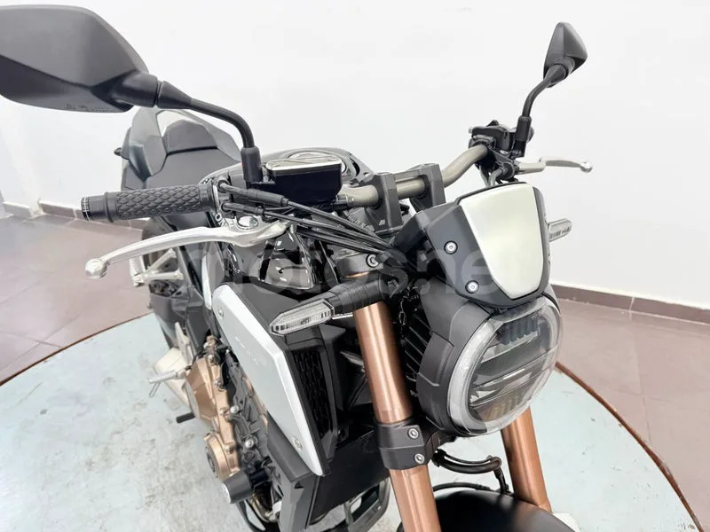 Honda CB650R - Vista 10