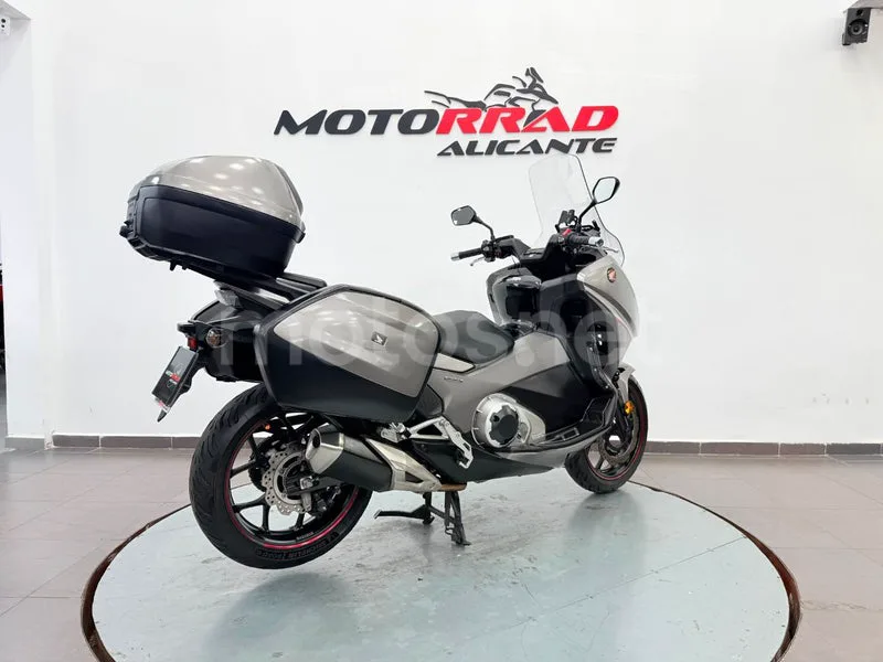 Honda Integra 750 S - Vista 3