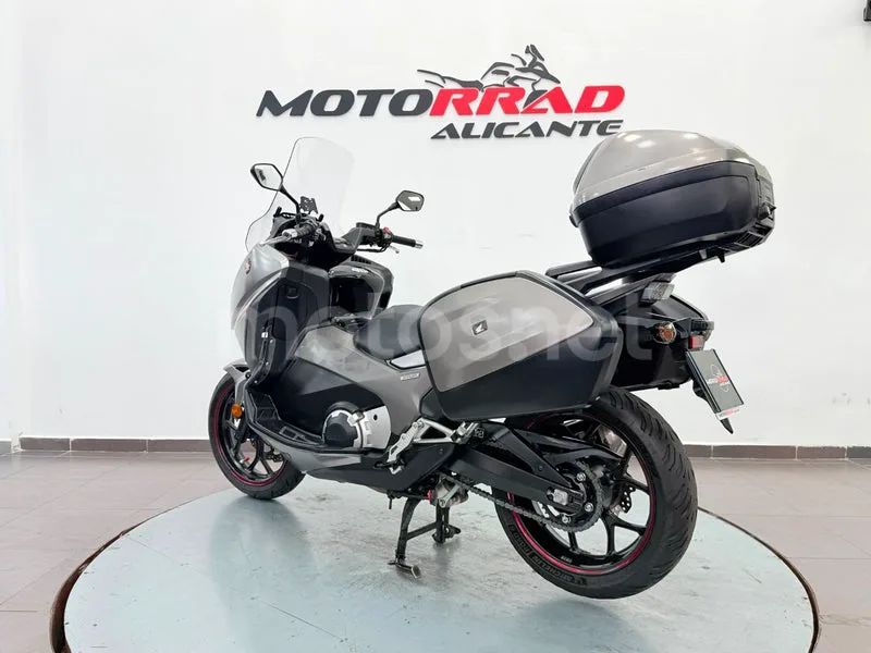 Honda Integra 750 S - Vista 5