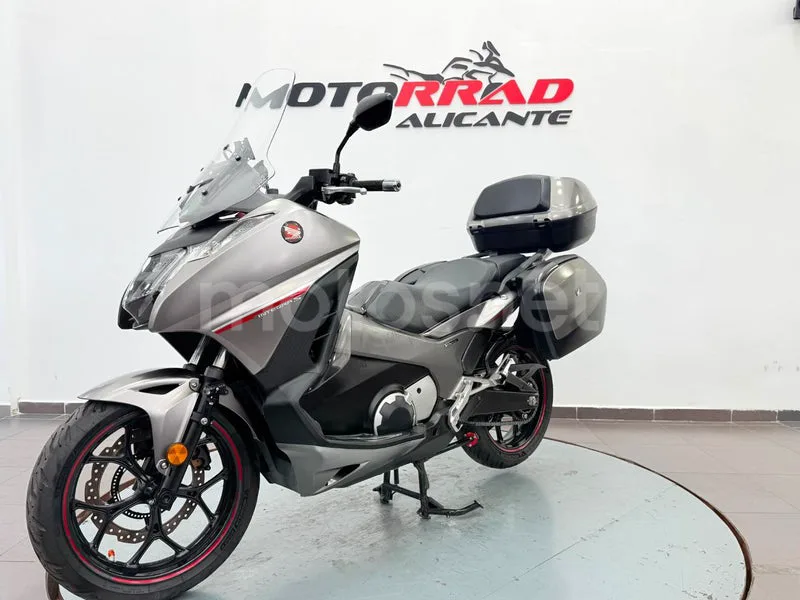 Honda Integra 750 S - Vista 6