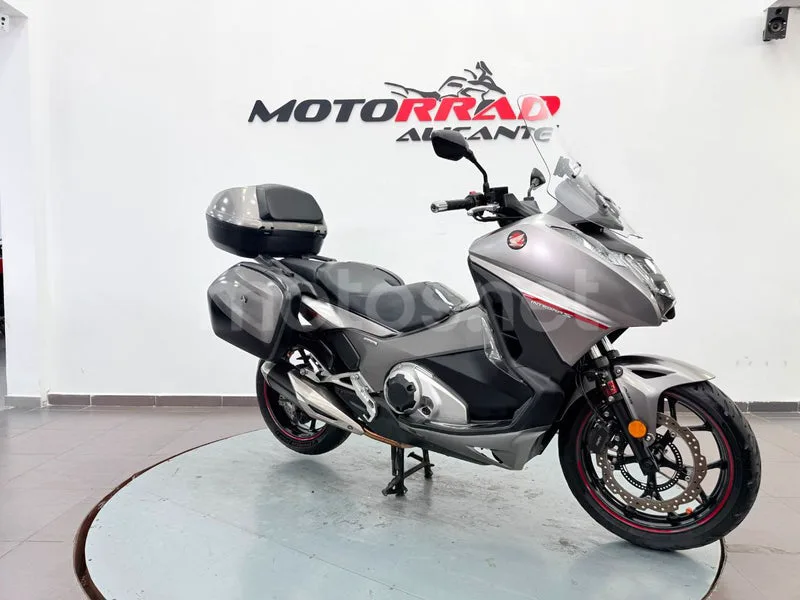 Honda Integra 750 S - Vista 8