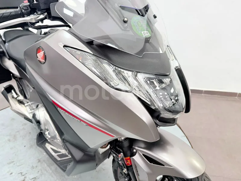 Honda Integra 750 S - Vista 9