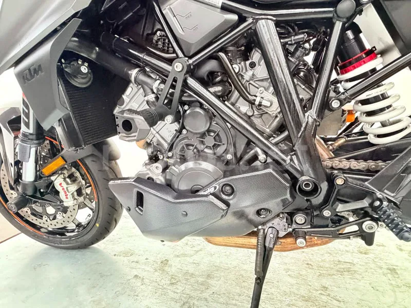 KTM 1290 Super Duke R - Vista 12