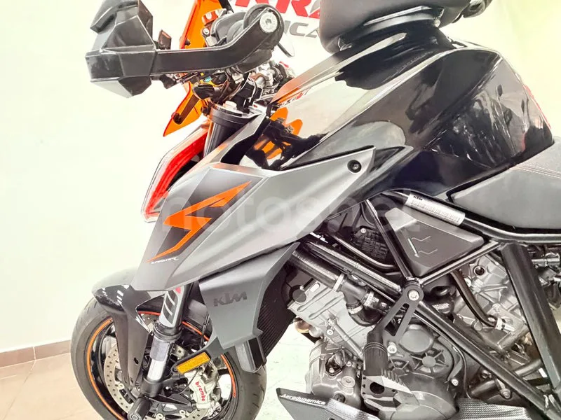KTM 1290 Super Duke R - Vista 13