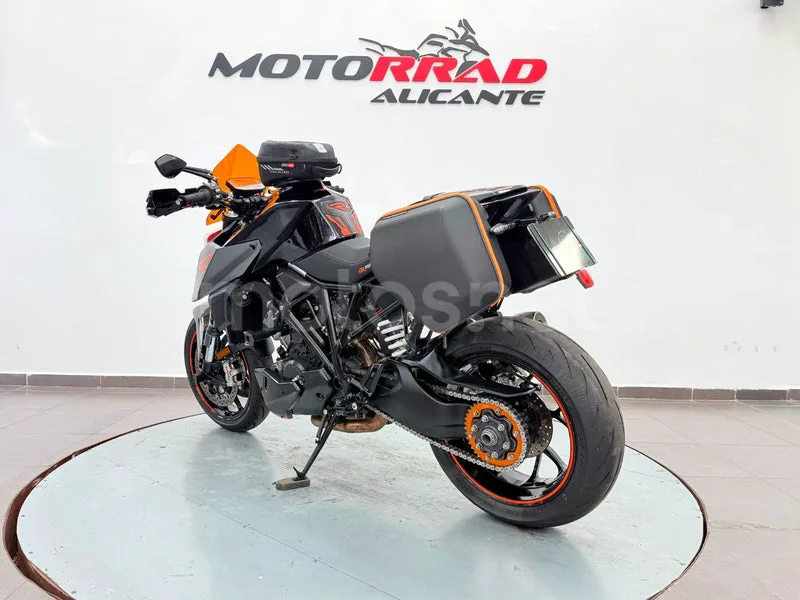 KTM 1290 Super Duke R - Vista 5