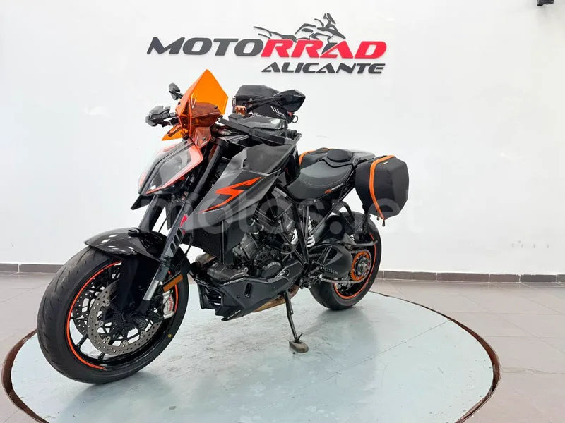 KTM 1290 Super Duke R - Vista 6