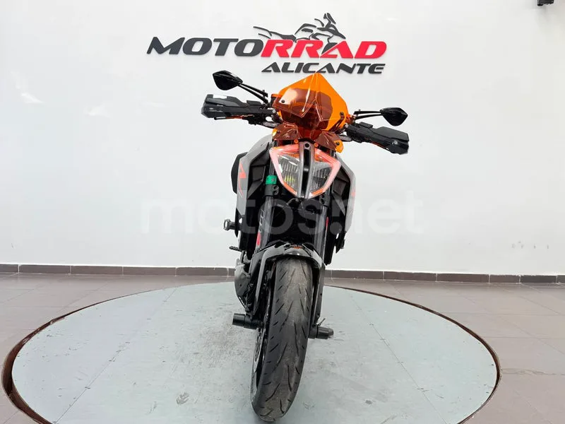 KTM 1290 Super Duke R - Vista 7