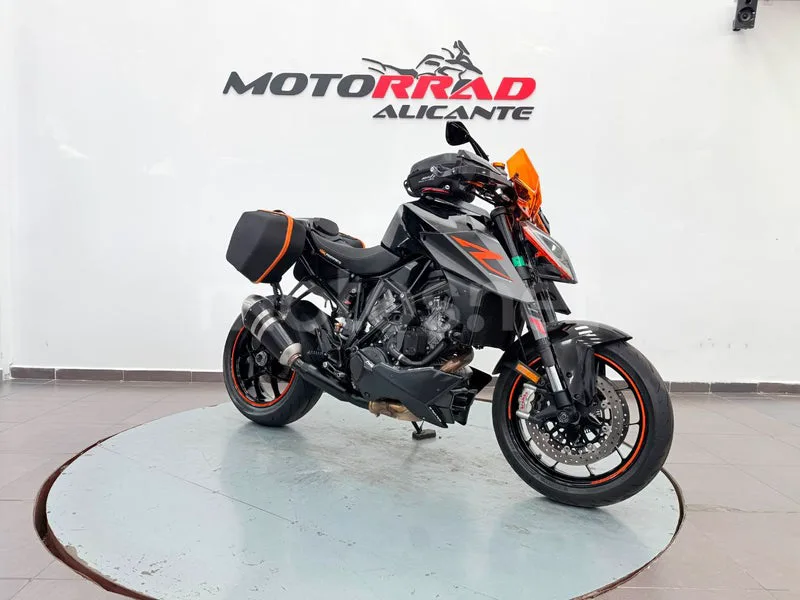 KTM 1290 Super Duke R - Vista 8