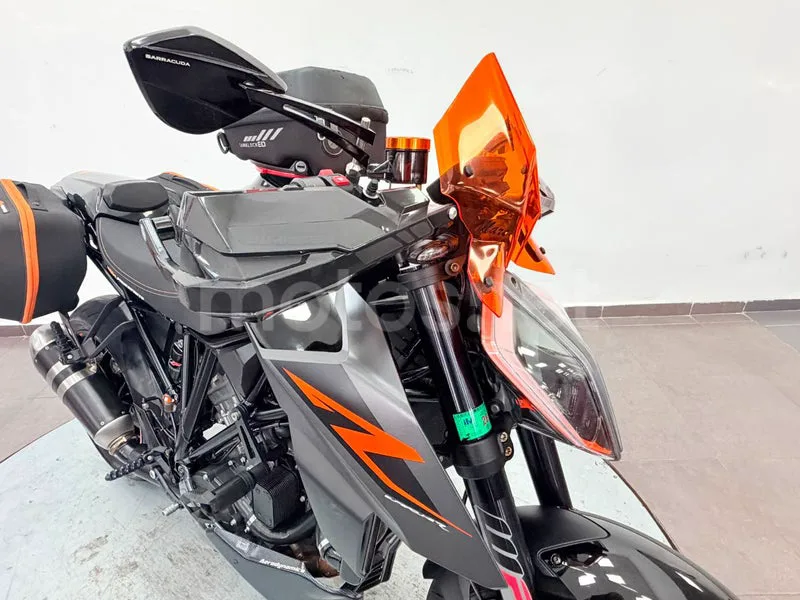 KTM 1290 Super Duke R - Vista 9