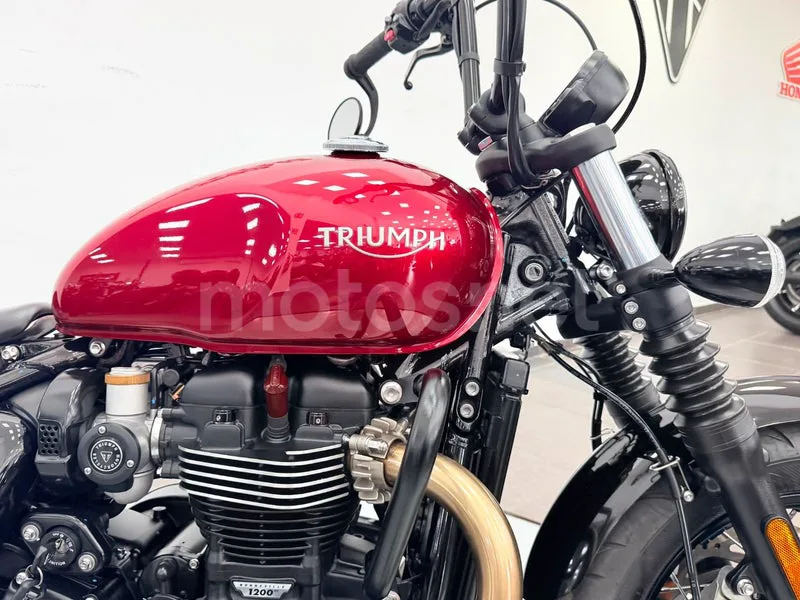 Triumph Bonneville Bobber - Vista 14
