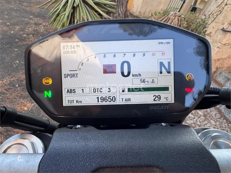 Ducati Monster 821 - Vista 8