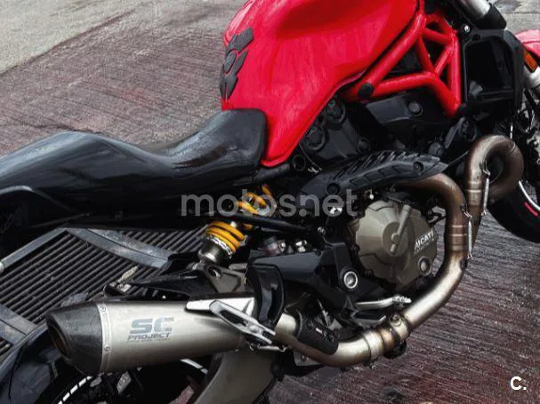 Ducati Monster 821 - Vista 3