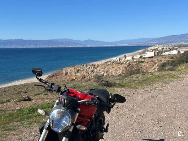 Ducati Monster 821 - Vista 4