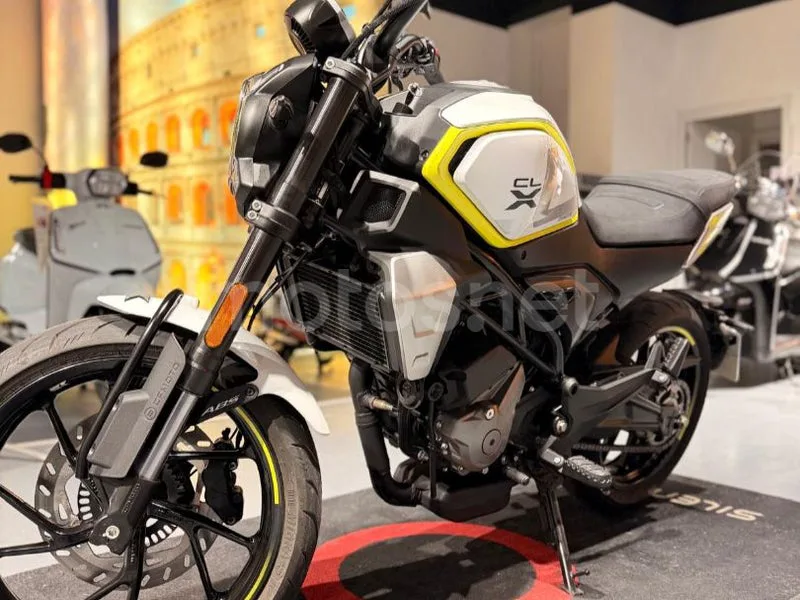 CFMOTO 300CL-X - Vista 3