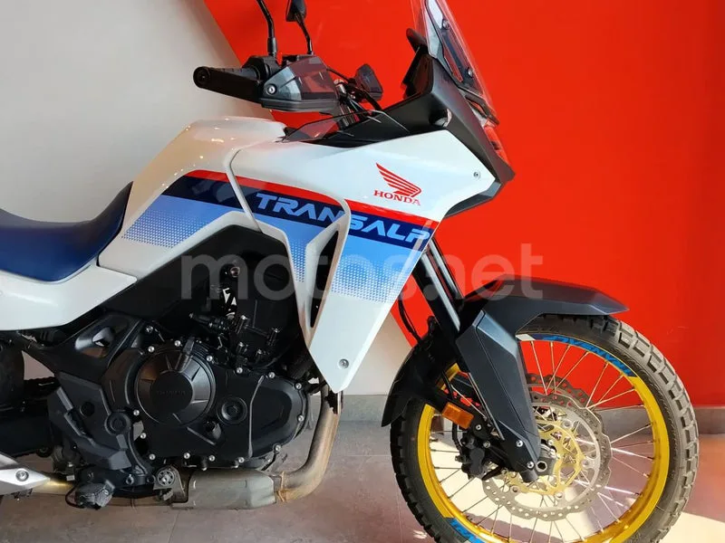 Honda XL750 Transalp - Vista 17