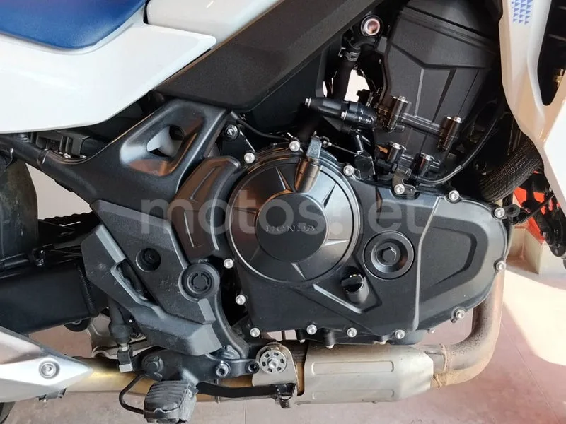Honda XL750 Transalp - Vista 18