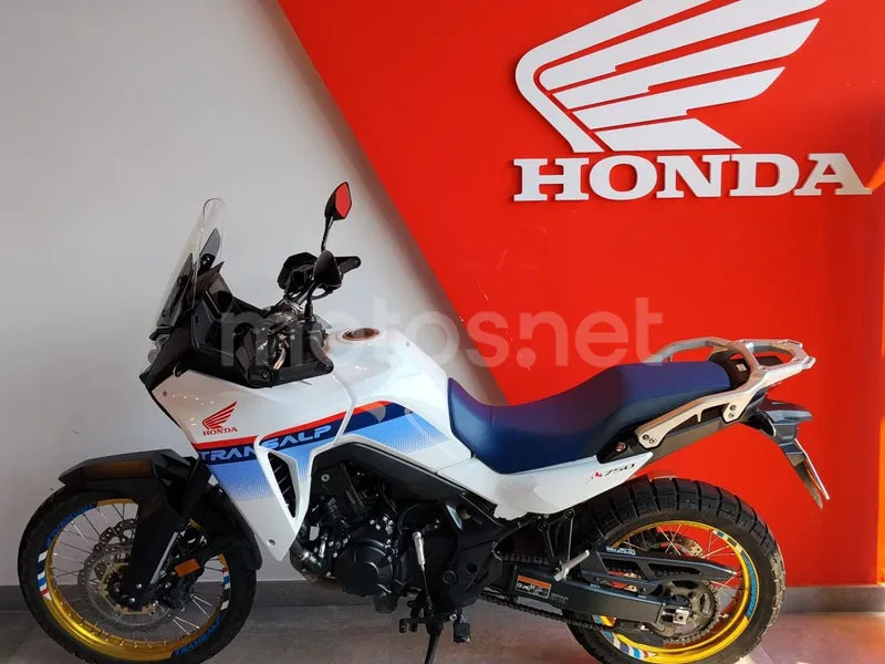 Honda XL750 Transalp - Vista 3