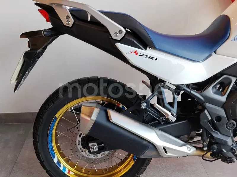 Honda XL750 Transalp - Vista 21