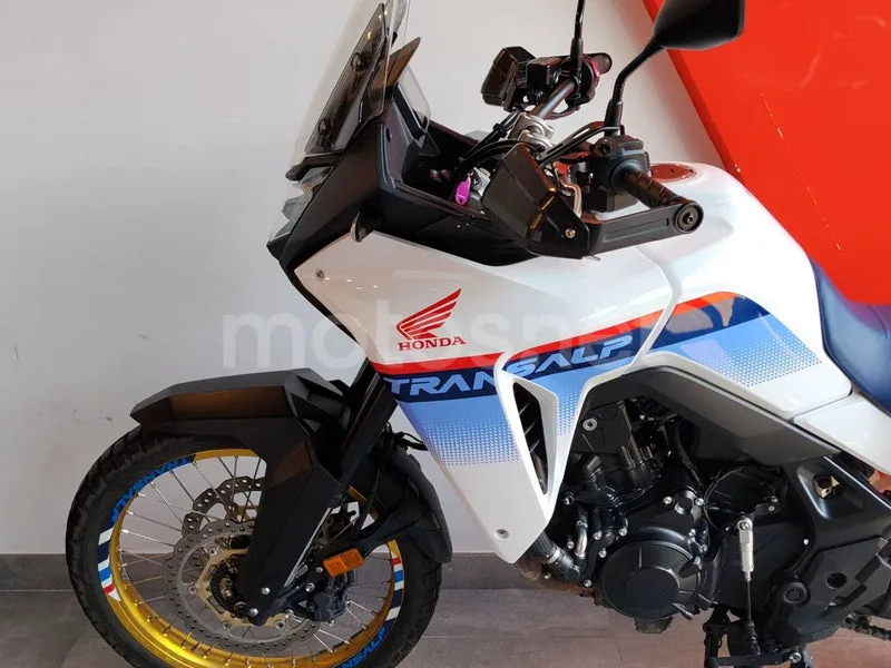 Honda XL750 Transalp - Vista 9