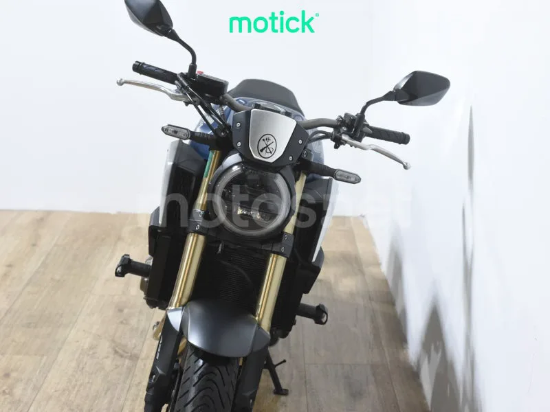 Honda CB650R - Vista 11