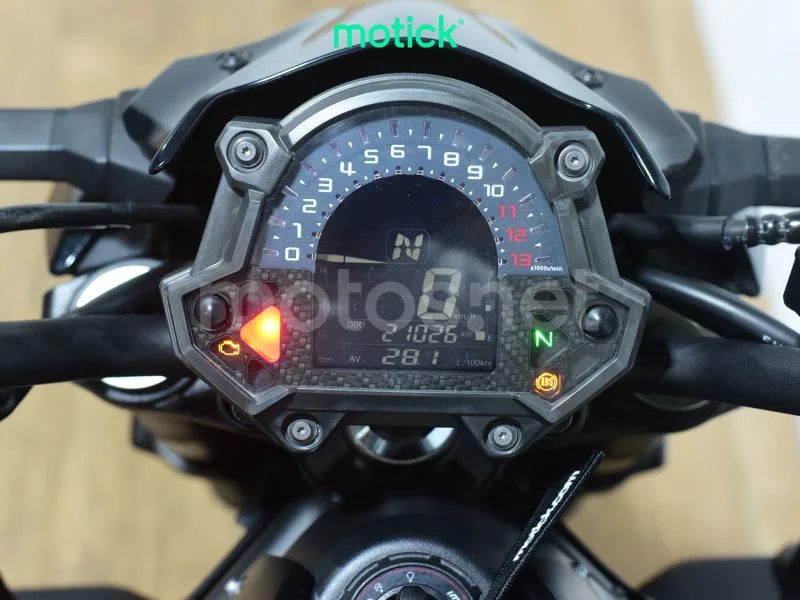 Kawasaki Z900 - Vista 5