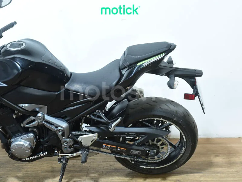Kawasaki Z900 - Vista 9